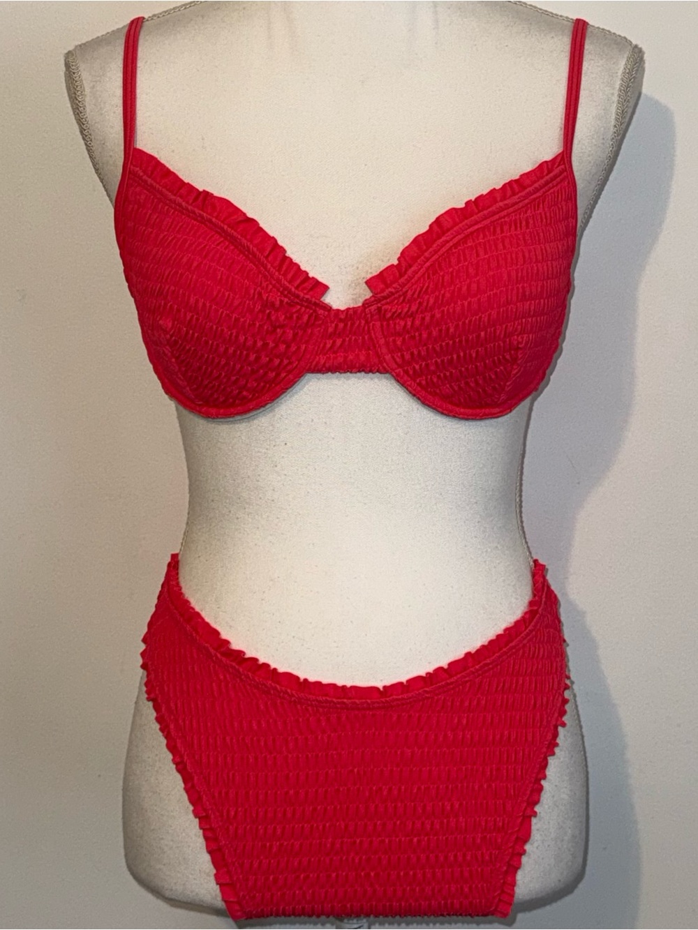 Coral Pink Smocked Underwire Bikini Set Size Medium Ruffle Trim 2 Piece Swimwear